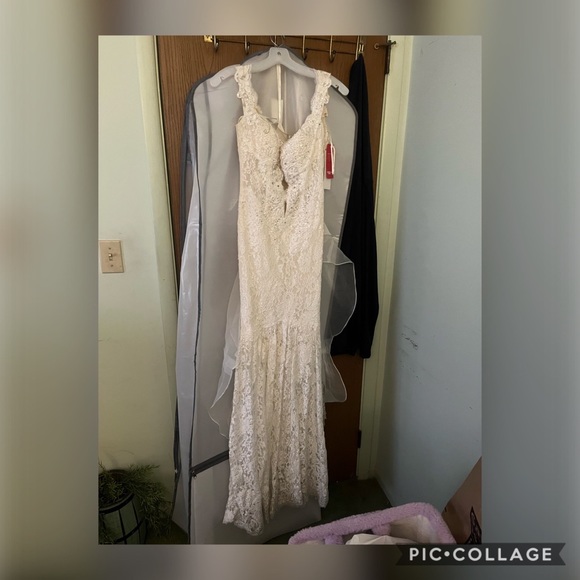 Wedding dress - Picture 3 of 5